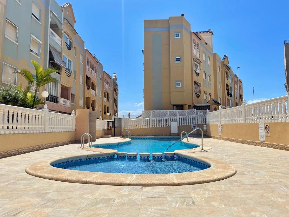El Papagayo Apartment 2 Mins Walking To The Beach Torrevieja Exterior foto